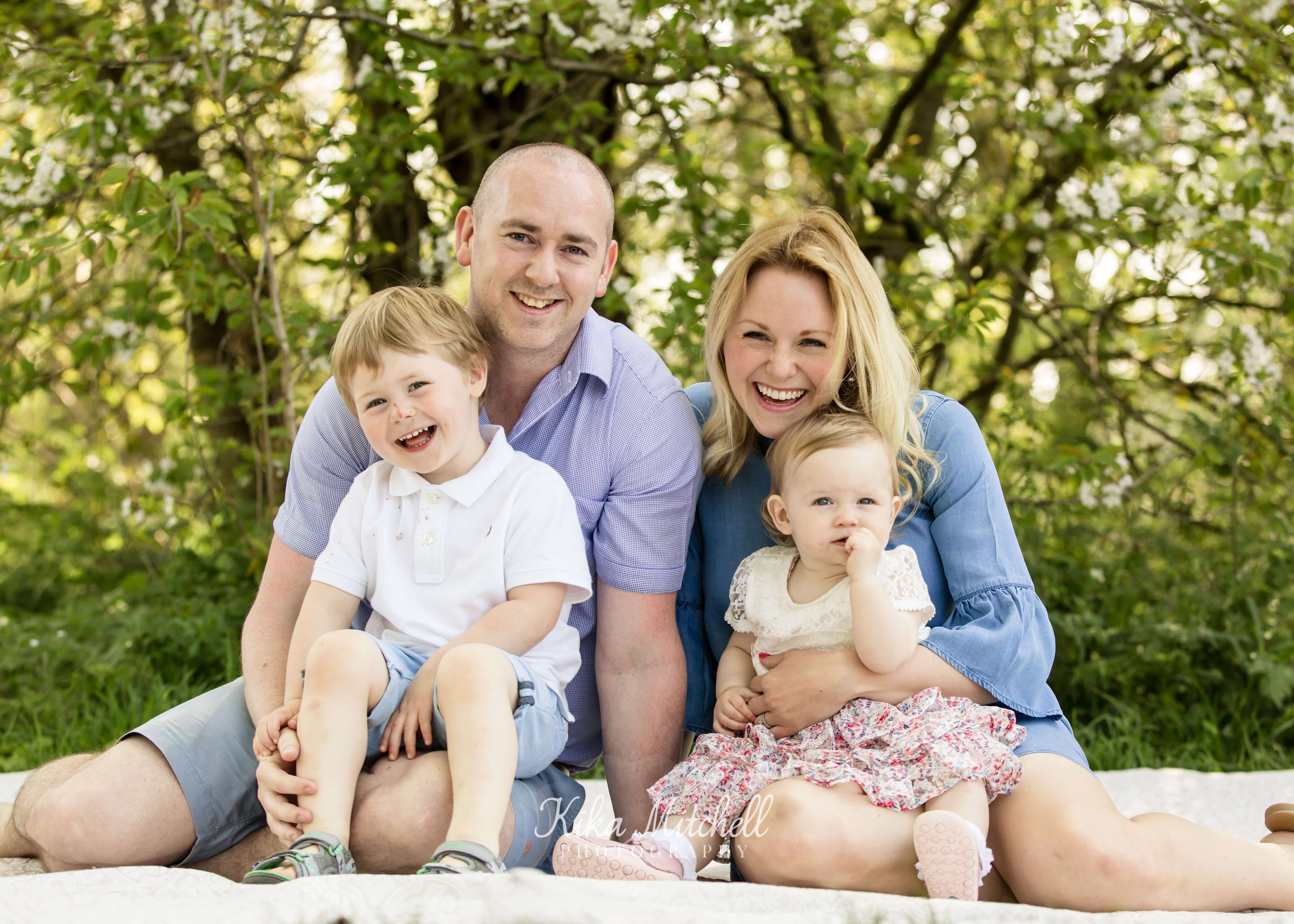 Spring photoshoot by Chelmsford family photographer Kika Mitchell Photography 