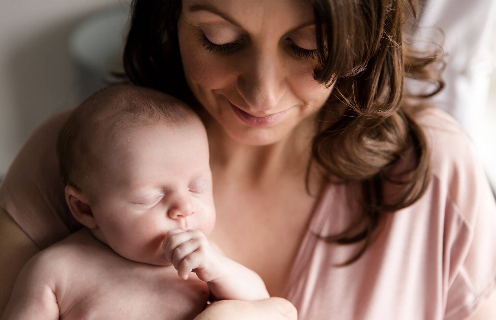 sleeping baby and mother by Essex Newborn Photographer Kika Mitchell Photography Chelmsford